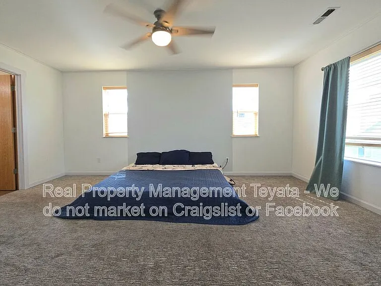 4814 Starfish Ln — Photo 12