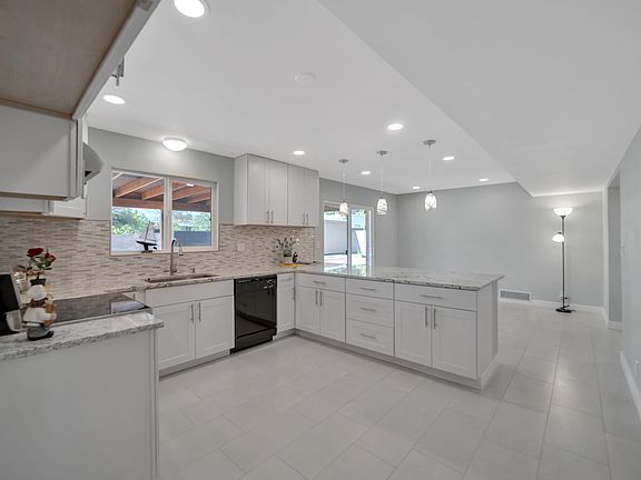 2nd image of 3615 E Calle Del Prad
