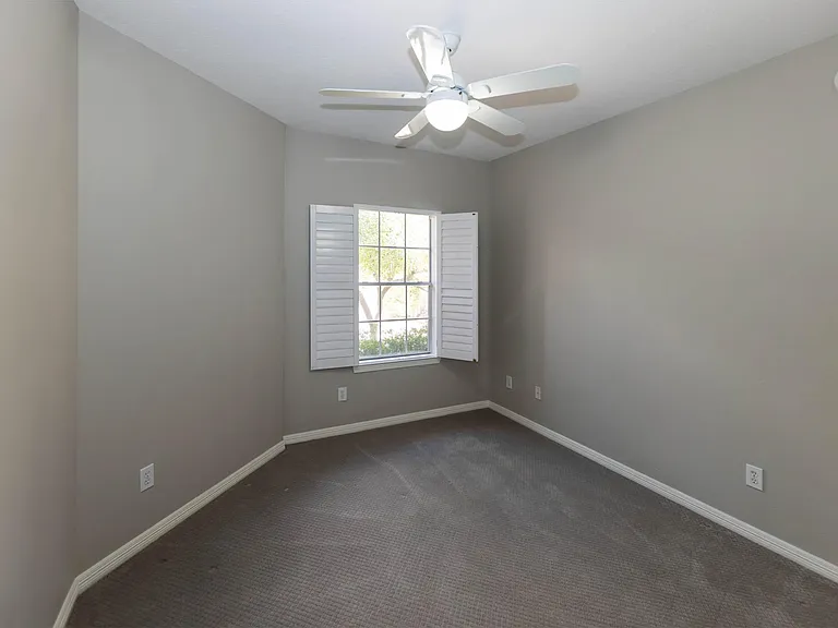 2435 Thorndon Park Ct — Photo 11