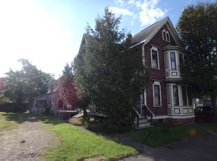 104 7th St, Calumet, MI 49913