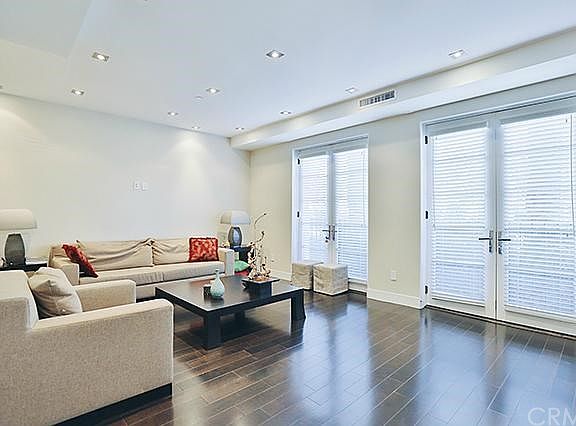 4th image of 443 N Palm Dr APT 101