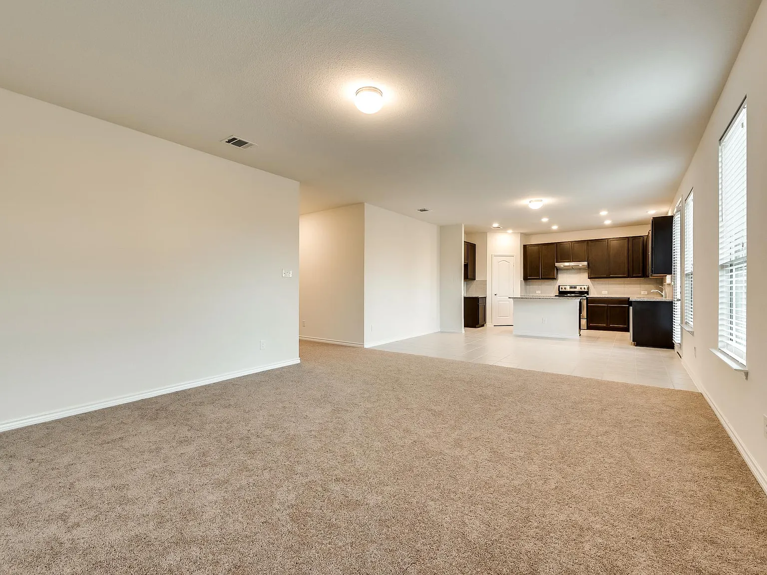 4 bed, 1853 sqft, $2,200 — Photo 3