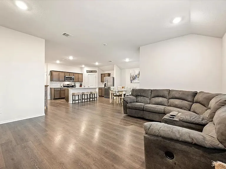805 Fueller Dr — Photo 14