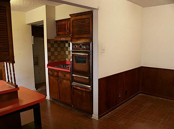 4th image of 3330 Cloverdale Ln