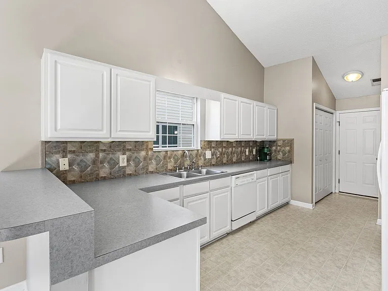 4681 Southgate Pkwy — Photo 5