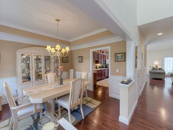 2nd image of 5 Angell Brook Dr