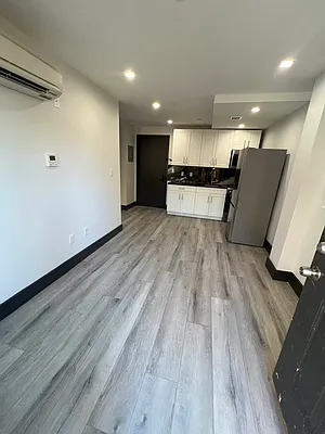 Rented by Delmark Realty LLC | media 48