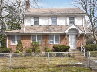 54 Everit Ave, Hewlett, NY 11557