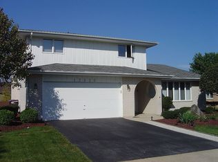 12856 S Circle Pkwy, Palos Park, IL 60464