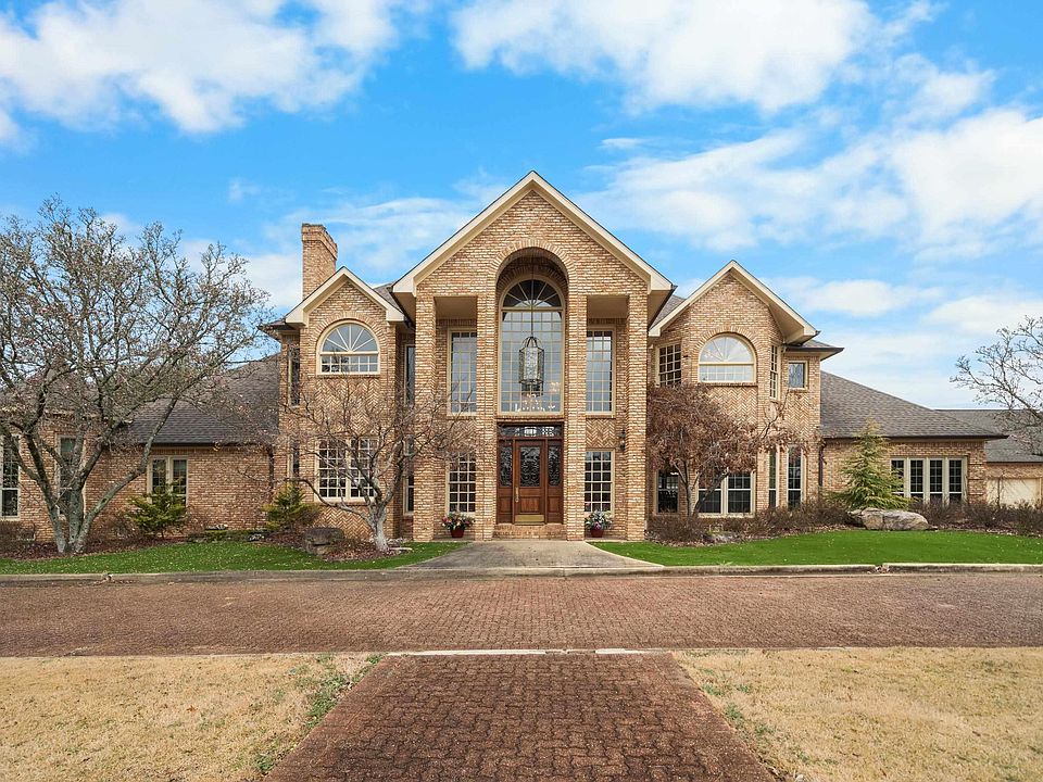 1st image of 701 Ridgeway St