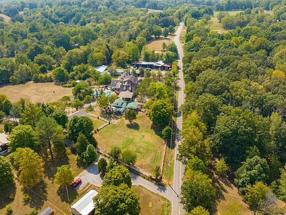 3rd image of 165 Lois Ln