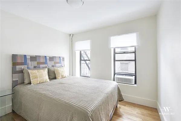 Sold by Warburg | media 9