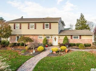 11 Knoll Ln, Huntington Station, NY 11746