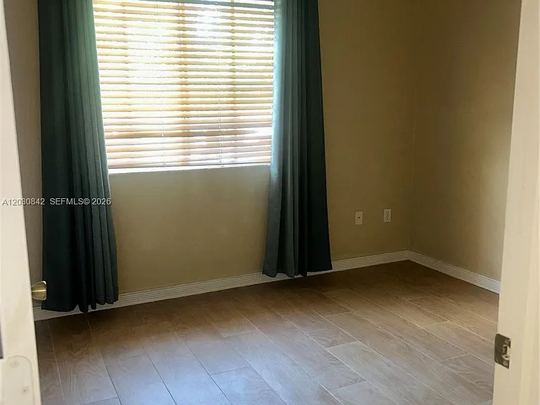 3073 SW 140th Ave — Photo 3