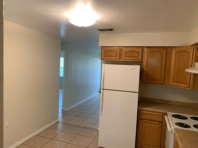 412 Country Lane Dr — Photo 3