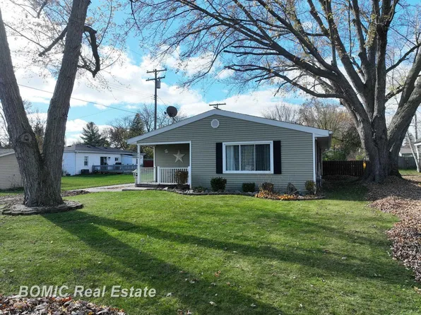 619 Hazel St, Vassar, MI 48768