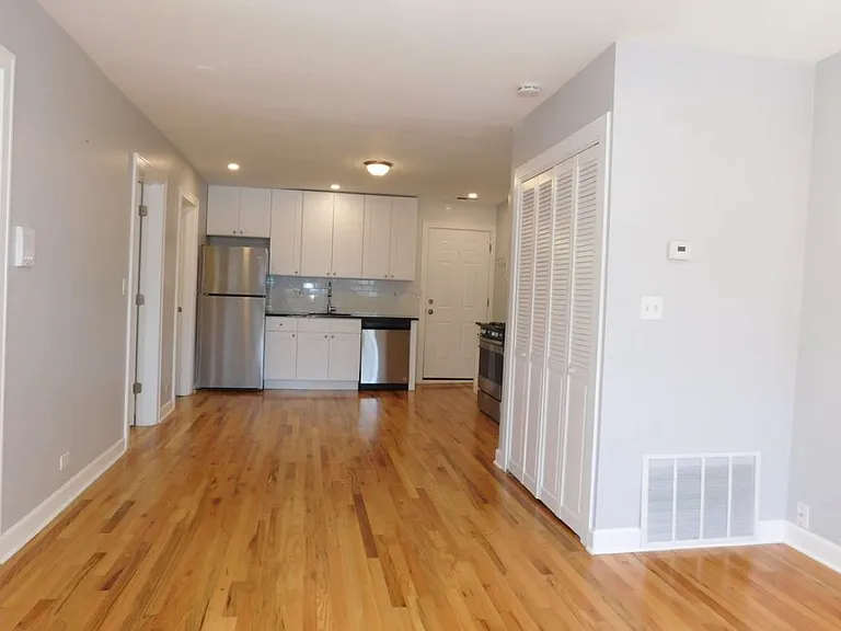 1851 W Chicago Ave #2R — Photo 9