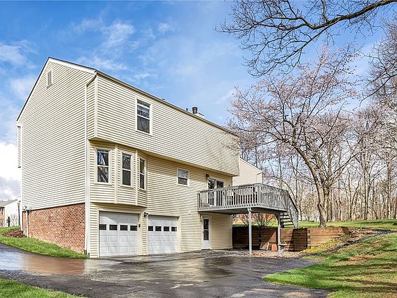 3rd image of 916 Glenwood Ct