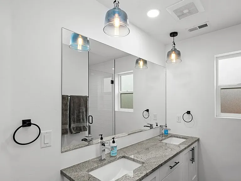 114 E Demming Ln — Photo 4