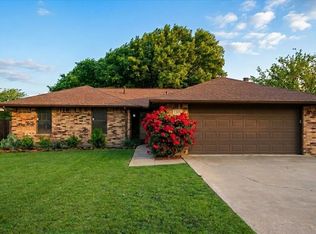 504 Bluebird Ln, Red Oak, TX 75154