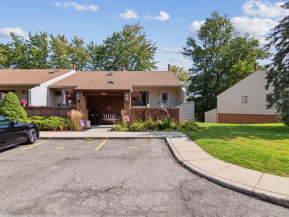3rd image of 25720 Lexington Dr #6