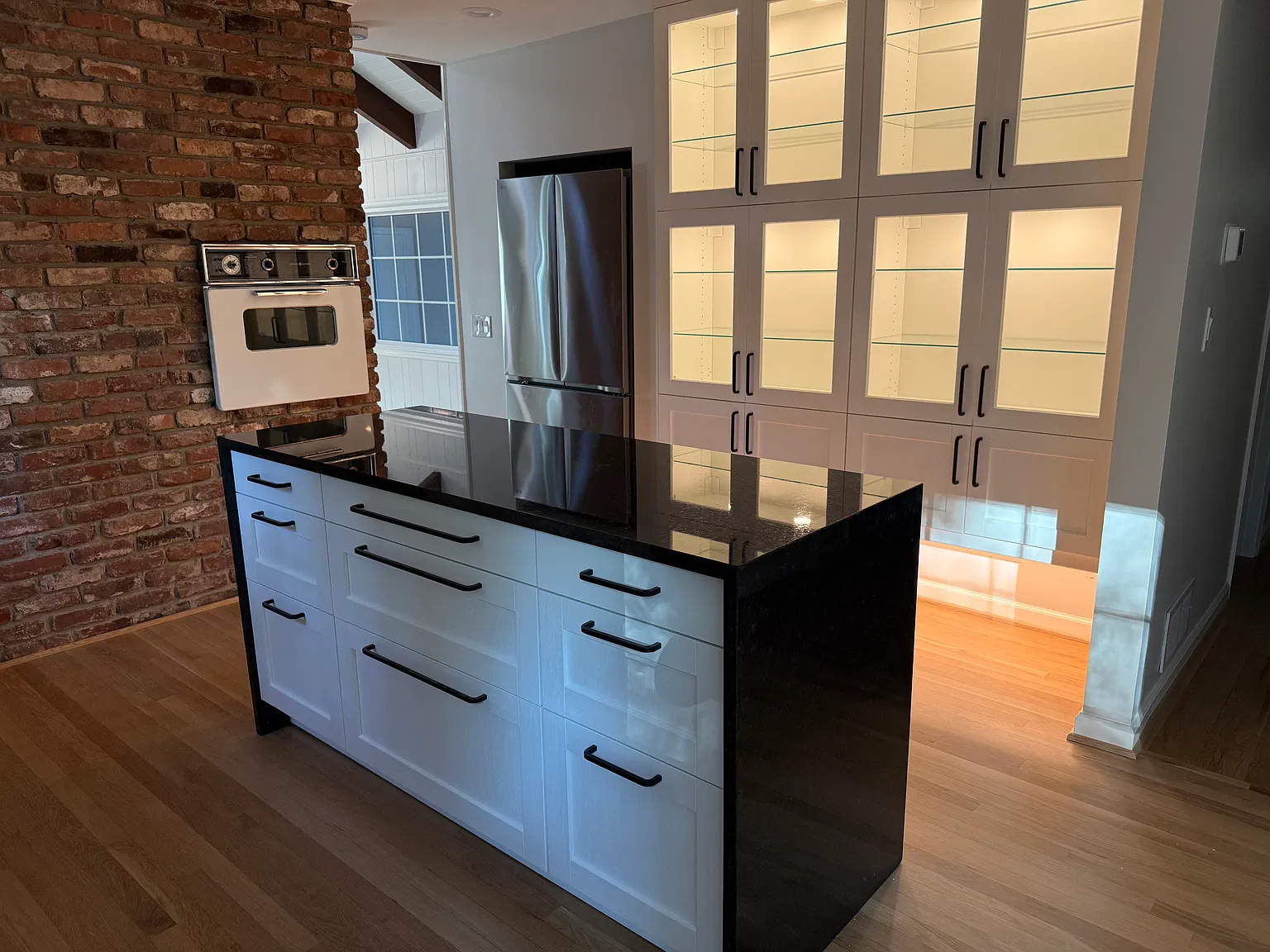 4 bed, 2407 sqft, $4,300 — Photo 4
