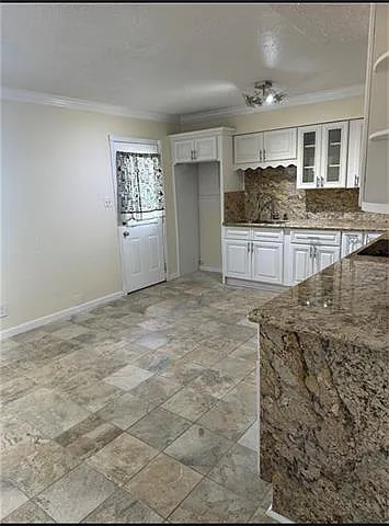 517 Diplomat St — Photo 9