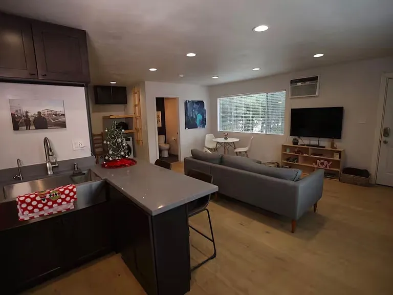 1730 Asbury Dr #B — Photo 2