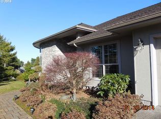 2115 Hayes St, North Bend, OR 97459