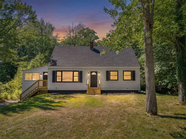 30 Mallett Drive, Topsham, ME 04086