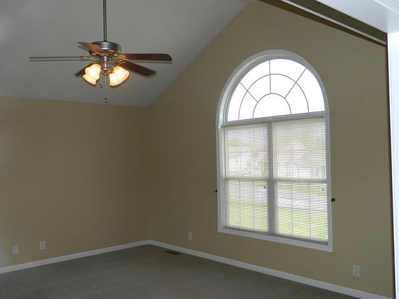 2nd image of 734 Shetland Dr