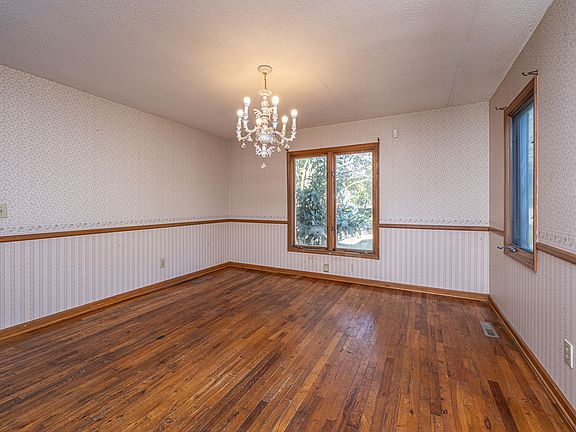4th image of 733 Lake Frances Dr