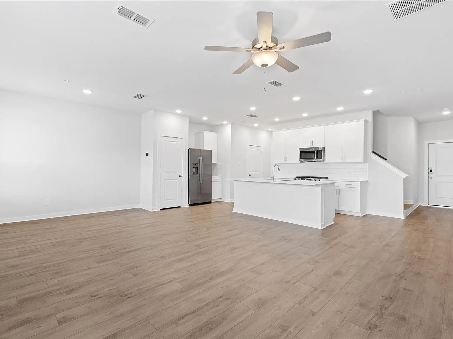 3 bed, 2.5 bath, 1868 sqft, $2,975 — Photo 3
