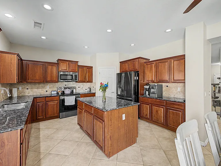 29752 W Amelia Ave — Photo 12