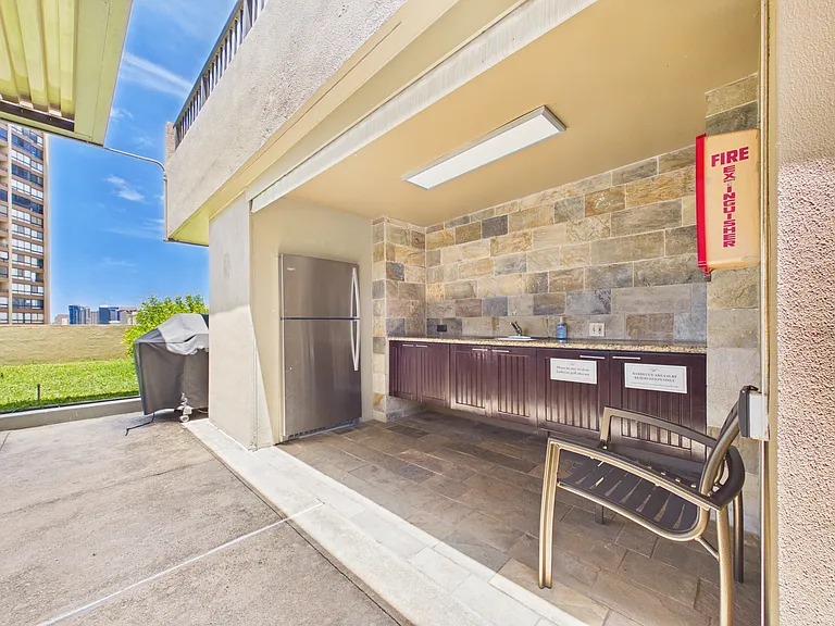 2101 Nuuanu Ave #I1806 — Photo 30