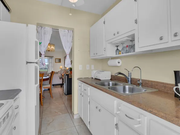 2700 W Golf Boulevard #243, Pompano Beach, FL 33064