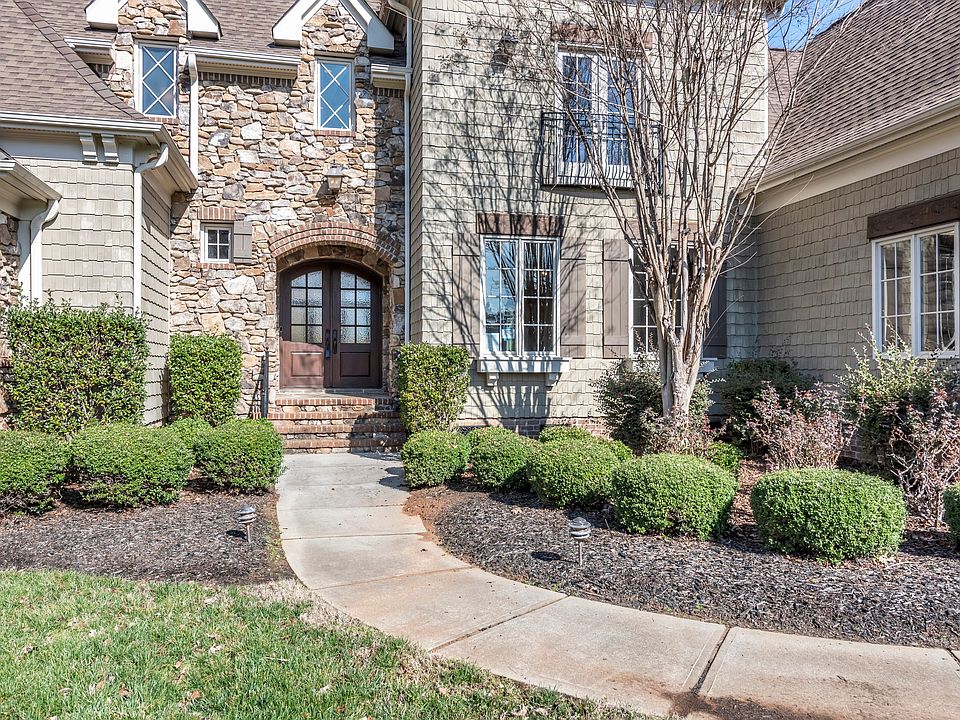 1st image of 122 Alton Ct