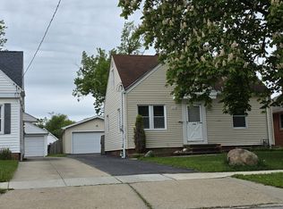 1324 Elmwood Rd, Mayfield Heights, OH 44124