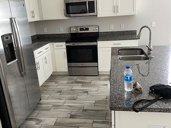 4th image of 2951 W Cherry St