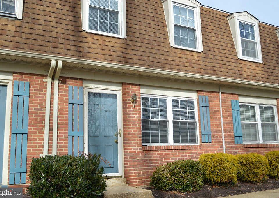 1st image of 411 Harwood Pl