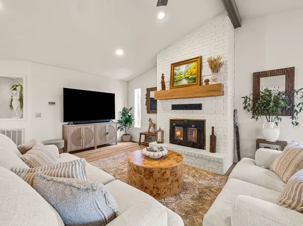 6 Campbell Ln, Bella Vista, AR 72715