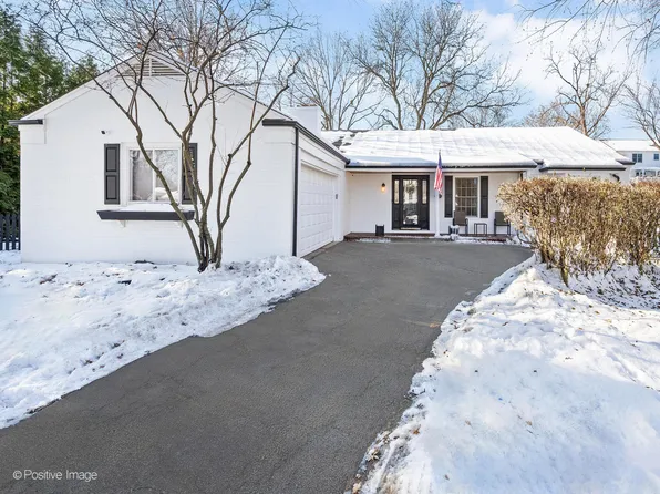 2S386 Seneca Dr, Wheaton, IL 60189