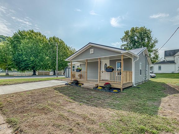 3rd image of 806 4th St