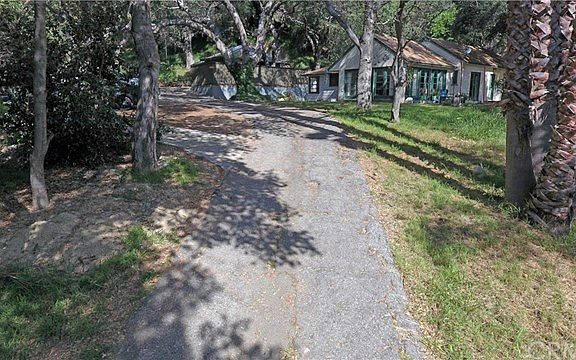 3rd image of 539 Cloverleaf Dr