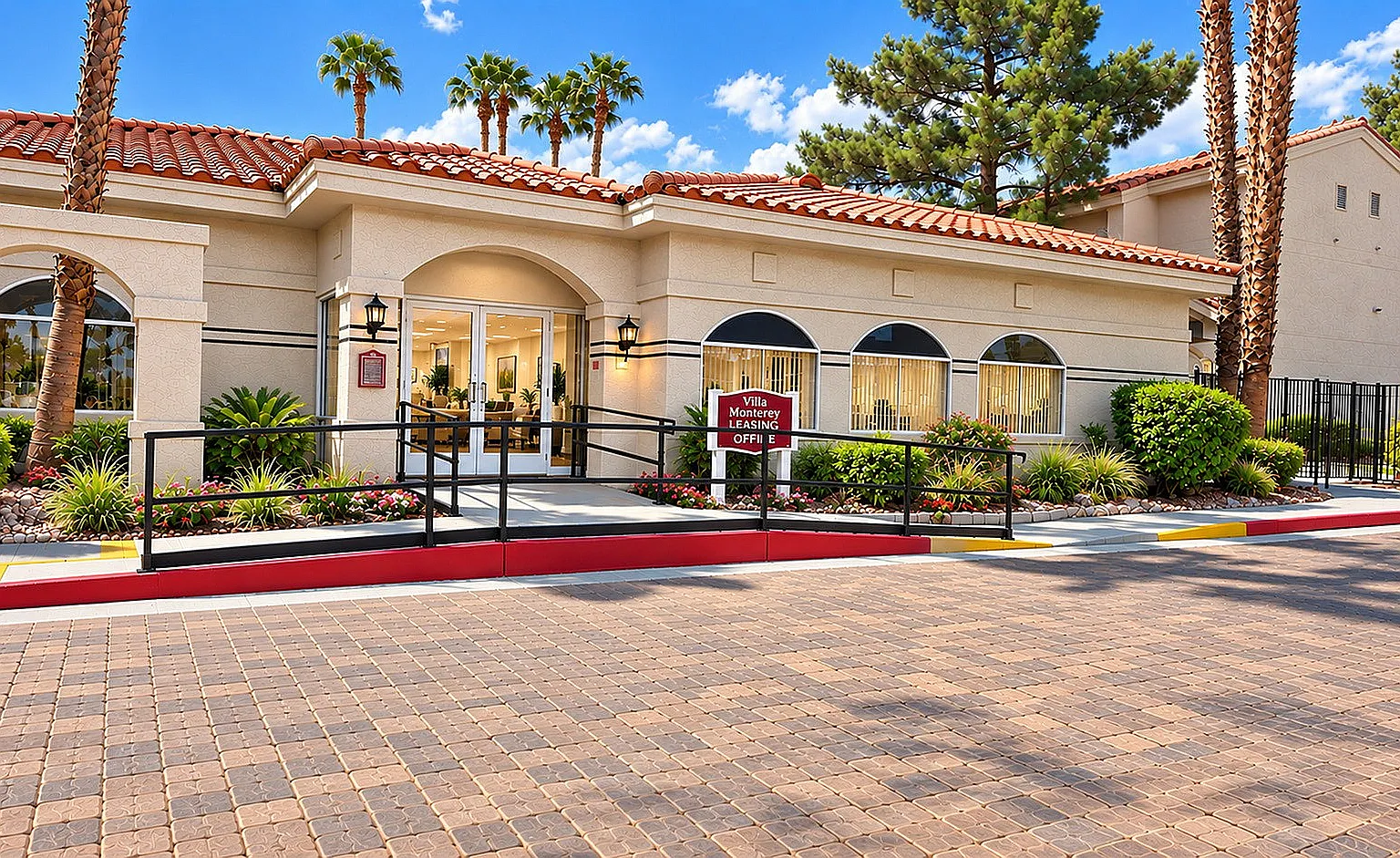 Villa Monterey Apartments — Photo 2
