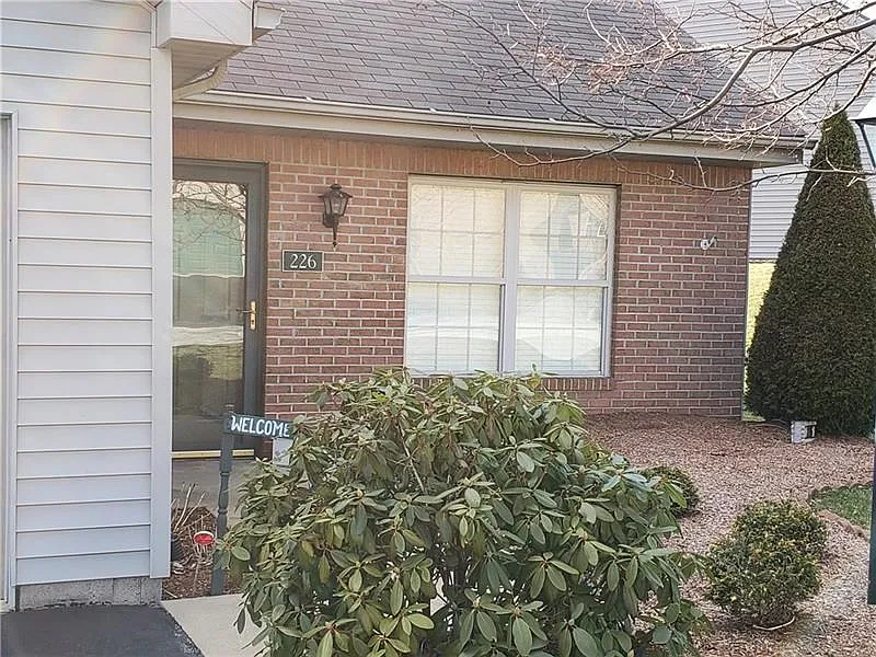 226 Saddlebrook Dr photo 1