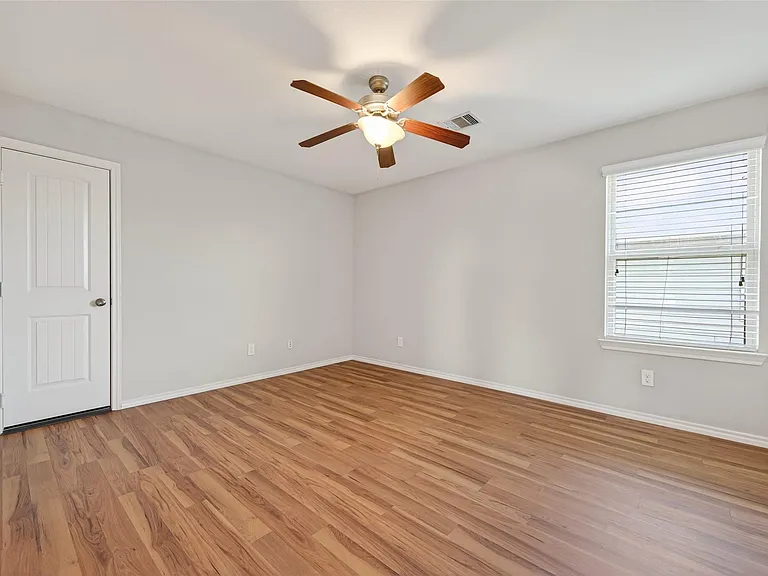 1326 Seagler Pond Ln — Photo 43