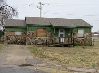1123 E Sycamore Ave, Altus, OK 73521