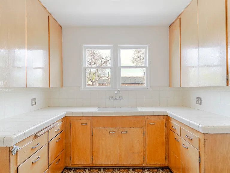 4950 Newcastle Ave — Photo 20