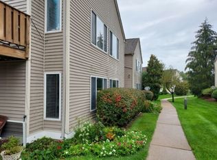 91 Falcon Ridge Way N, Hamburg, NJ 07419